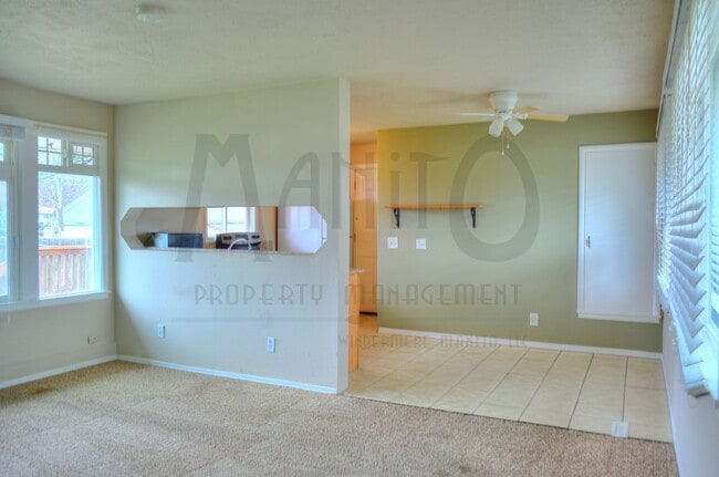 Building Photo - Bright & Peaceful Minnehaha Home