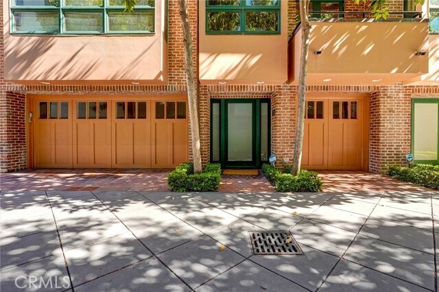 Foto del edificio - 2323 S Beverly Glen Blvd