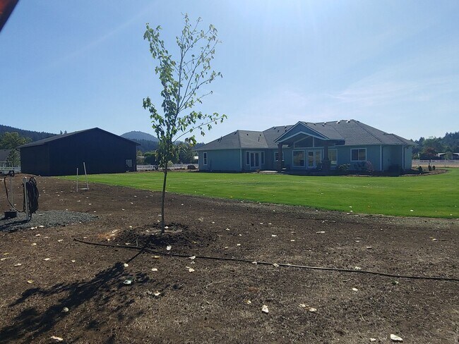 Building Photo - Custom built 3 bedroom, 2.5 bath home with...