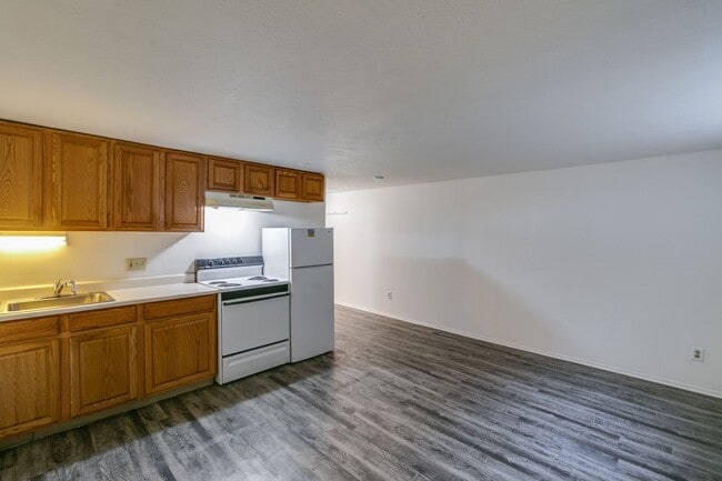 Interior Photo - 3106 Holiday Apartments (Michael &amp; Norma Coscarelli)