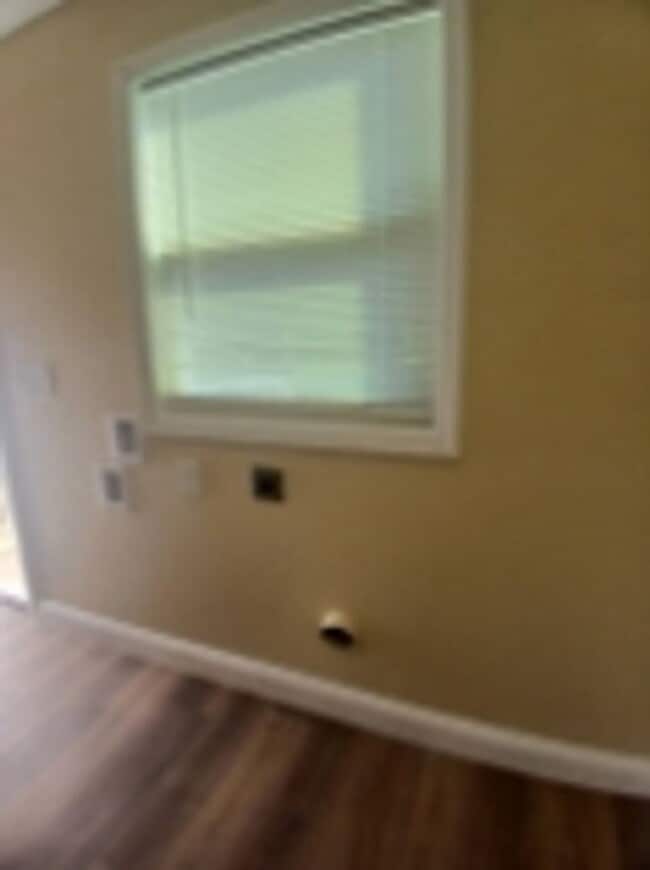 Building Photo - Newly renovated 3 bedroom