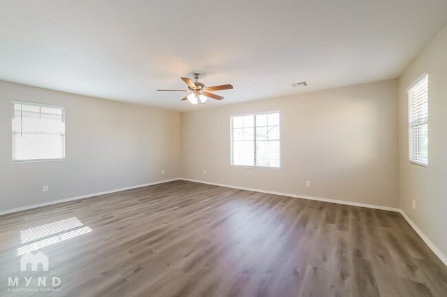 Building Photo - 2566 E Boston St