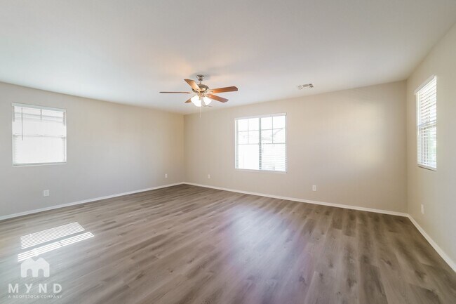 Foto del edificio - 2566 E Boston St