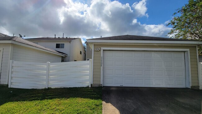 Building Photo - Beautiful House in family friendly community