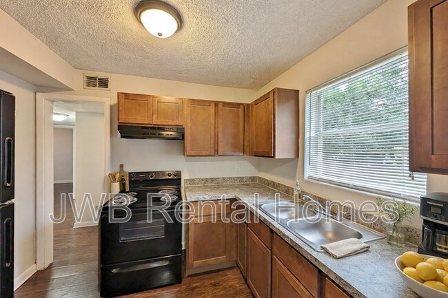 Foto del edificio - 6414 Pinelock Dr