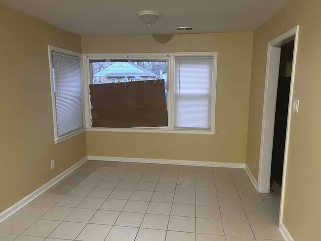 Foto del edificio - 16751 Crane Ave