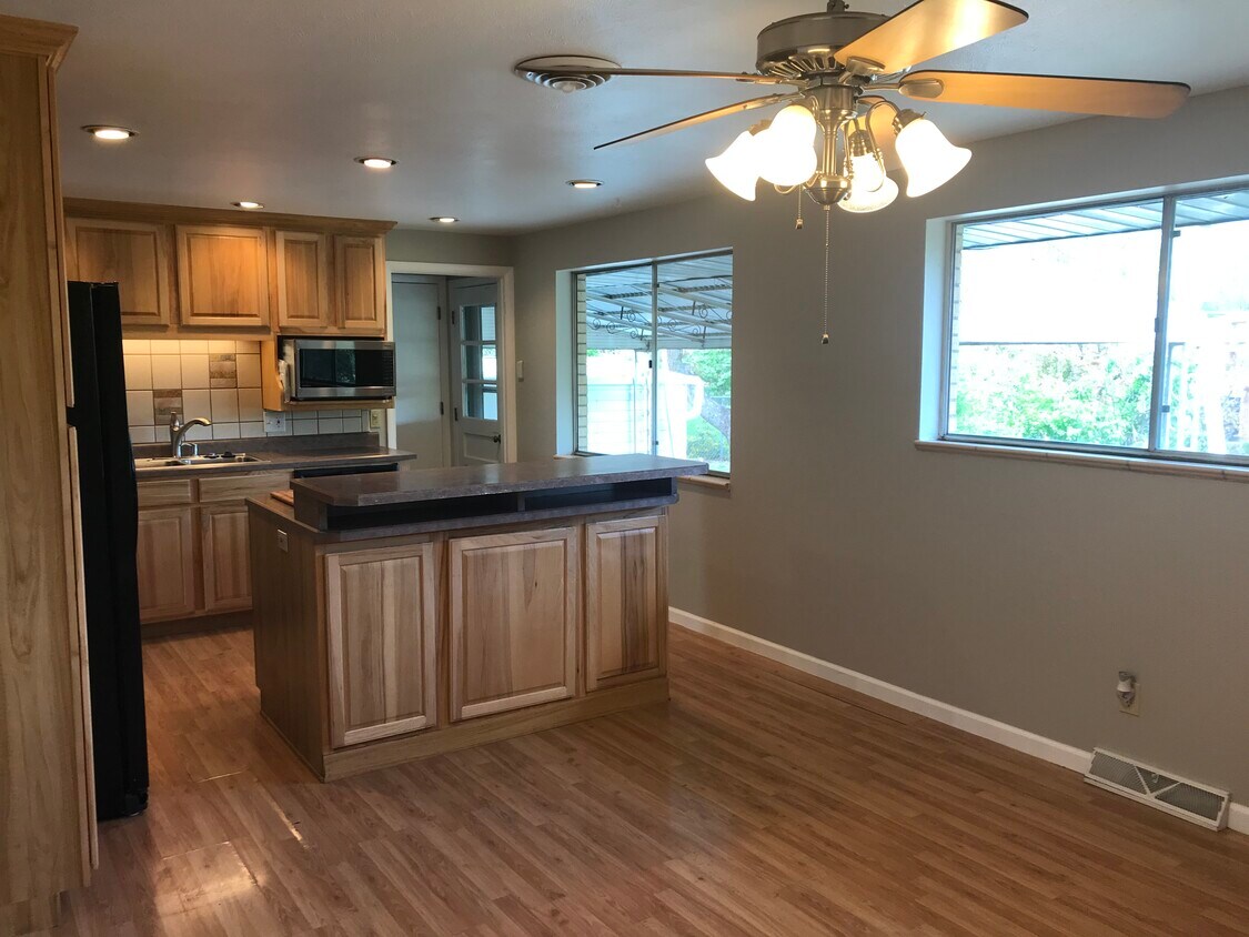 Primary Photo - 2846 S Joslin Ct