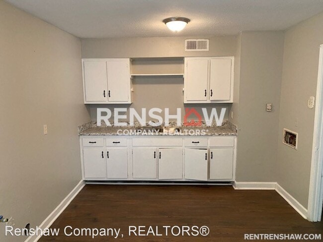 Building Photo - 3 br, 1 bath House - 452 Delta Rd