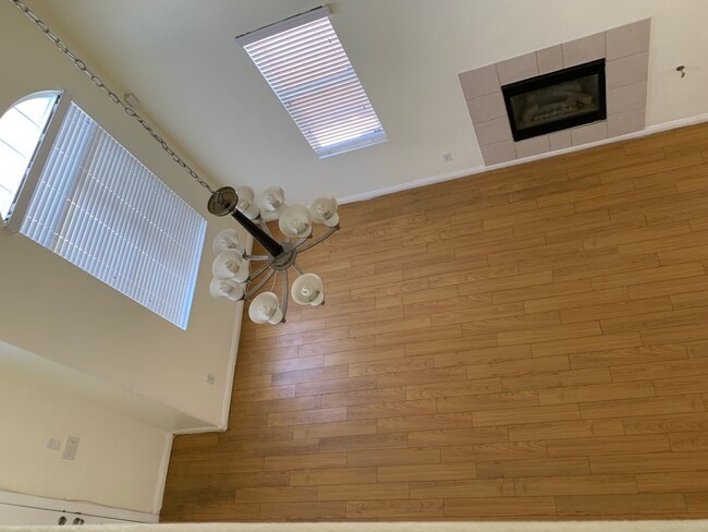 Foto del edificio - Two story home in gated community with com...