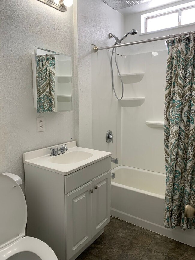 Building Photo - Low-36958Polynesian