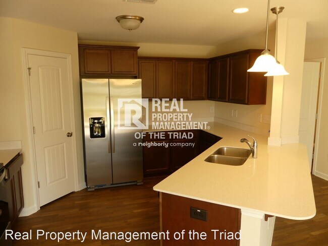 Building Photo - 3 br, 2.5 bath House - 7646 Oliver Park Drive