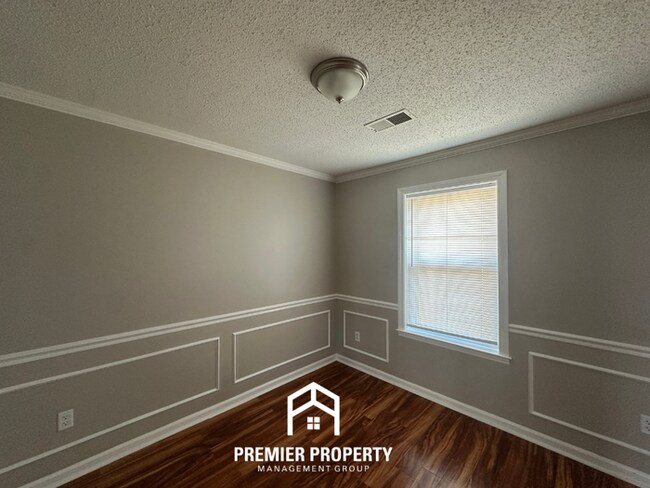 Building Photo - Spacious 3BR/2BA Bartlett Home | Hardwood Floors & Bay Window Breakfast Nook