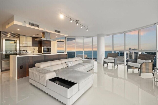 Foto del edificio - 6301 Collins Ave