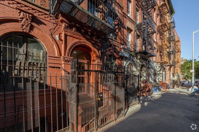 Entrance - 368 W 127th St
