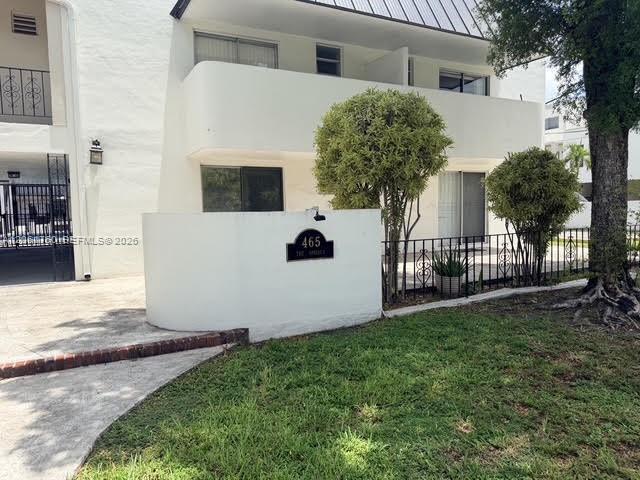 Building Photo - 465 S Royal Poinciana Blvd