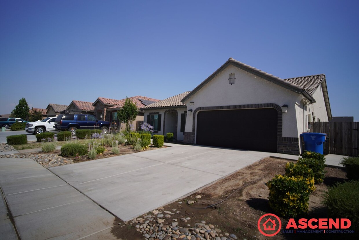 Foto principal - Beautiful Home in Southwest Bakersfield!