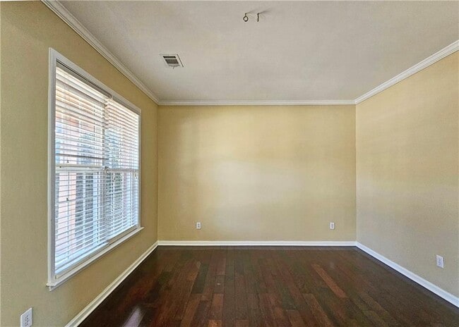 Foto del edificio - 1215 Clandon Pl