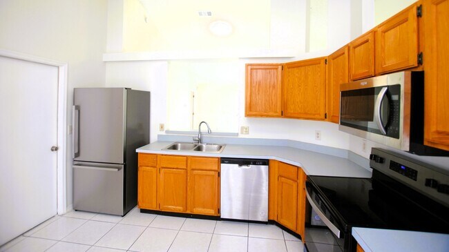 Building Photo - "Charming 3-Bedroom Home with Spacious Liv...