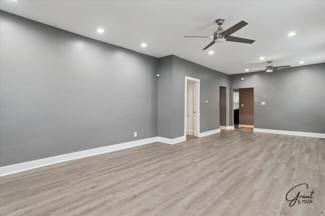 Building Photo - 6 bedroom 2 bath $2350