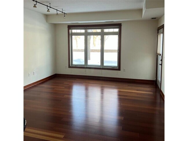 Foto del edificio - 3251 Louisiana Ave S