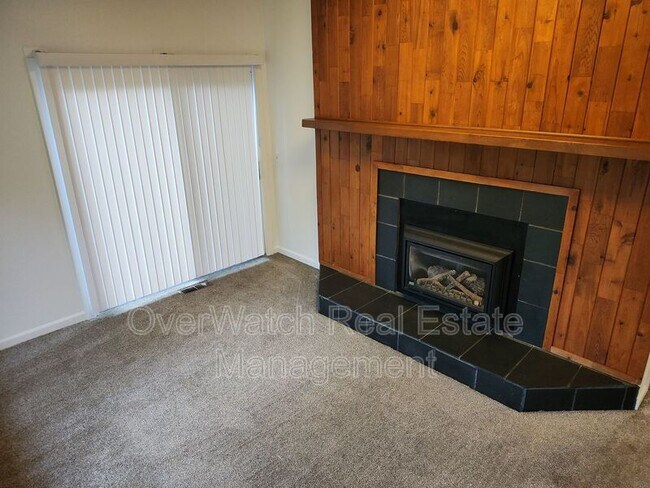 Foto del edificio - 100 Bunnell St