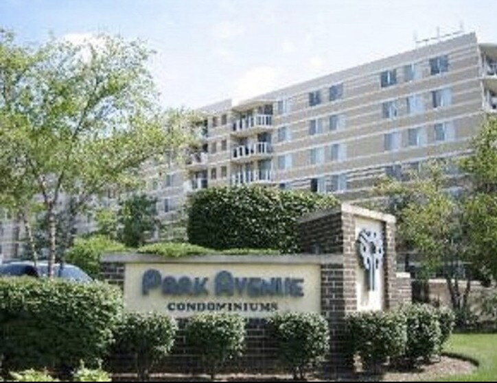 Primary Photo - 150 W St Charles Rd