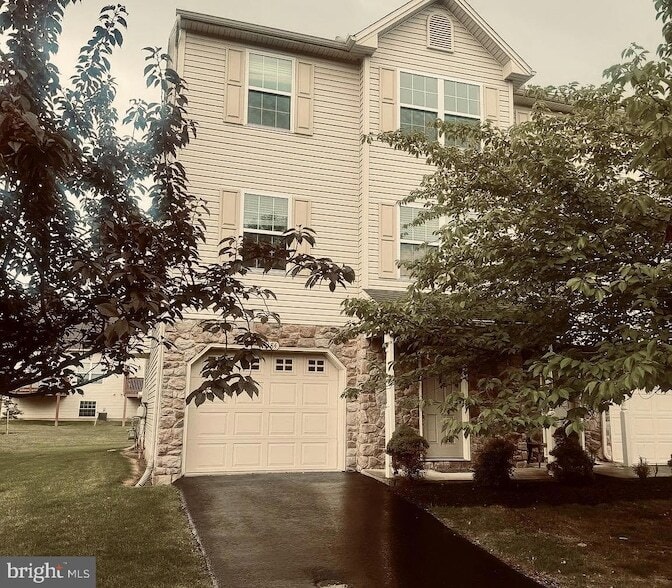 Primary Photo - 184 Mapleton Dr
