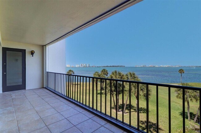 Foto del edificio - 50 Coe Rd