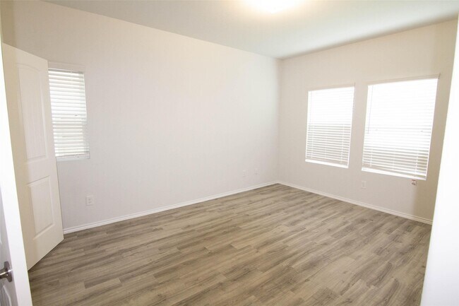 Building Photo - 5630 Gara River Dr