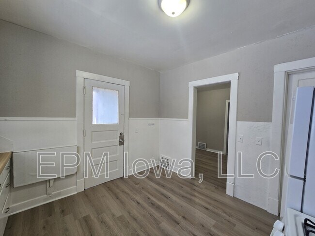 Building Photo - 406 Locust St