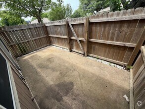 Building Photo - 1610 Sun Valley Dr