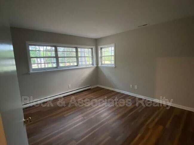 Foto del edificio - 405 N Main St