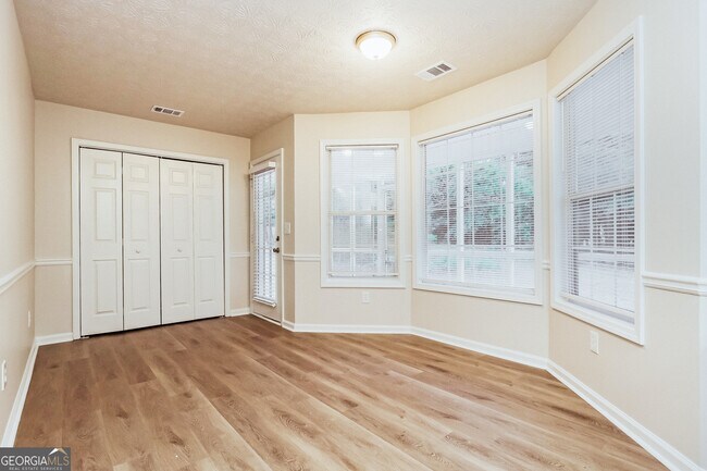 Building Photo - 35 Spring Valley Keep