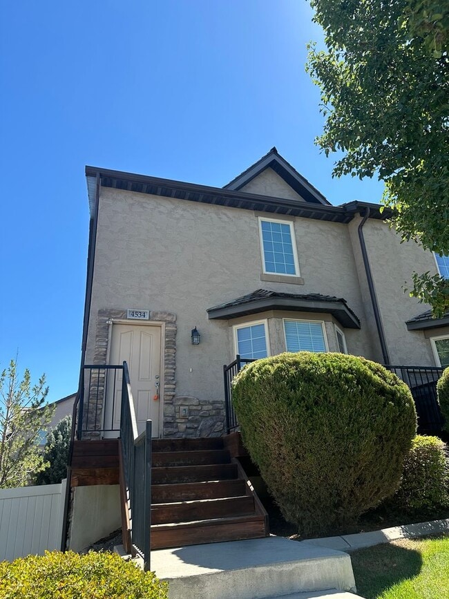 GET $1000 OFF THE FIRST MONTHS RENT!!! - GET $1000 OFF THE FIRST MONTHS RENT!!! Townhome