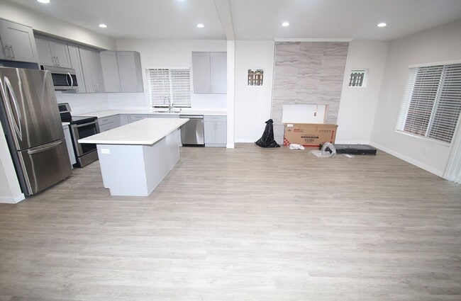 Building Photo - NEWER CONSTRUCTION 8 BEDROOM, 3 BATH HOME ...