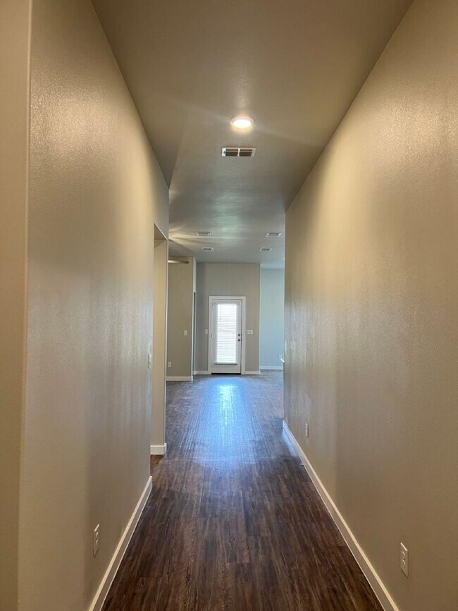 Building Photo - 4 Bedroom Betenbough Home Available Now!