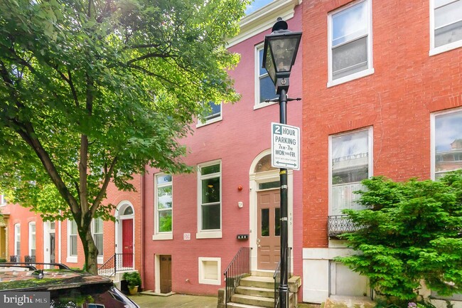 Building Photo - 825 Hollins St