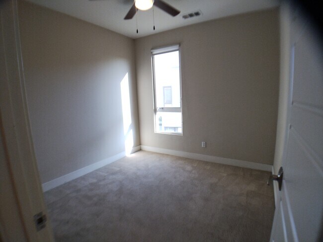 Building Photo - 139 W Live Oak Ave