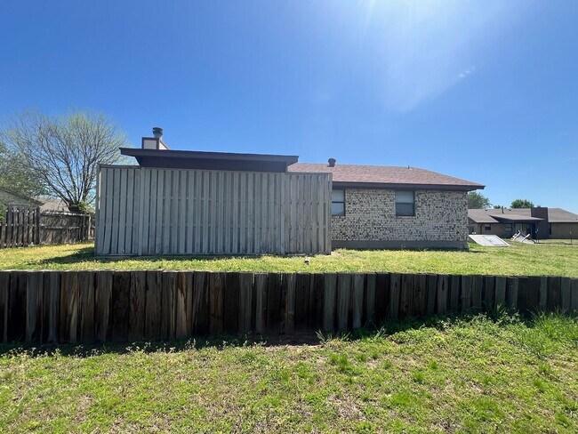 Foto del edificio - Must see virtually new 3-2-2 home off Broa...
