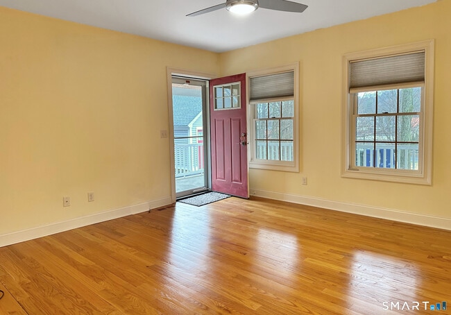 Building Photo - 8 Woodside Ave