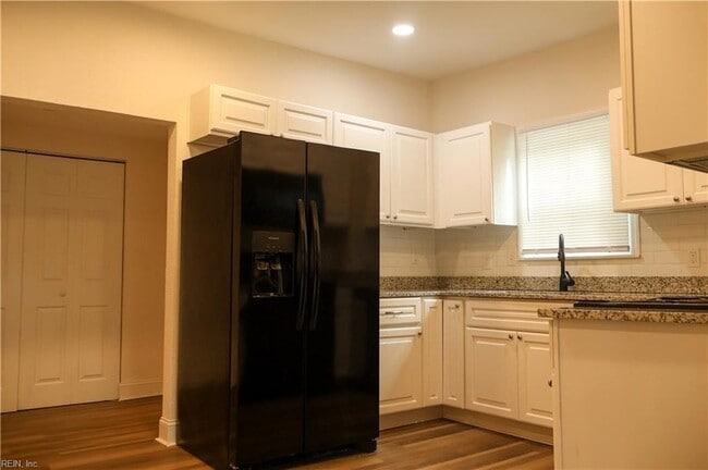 Building Photo - 1242 26th St