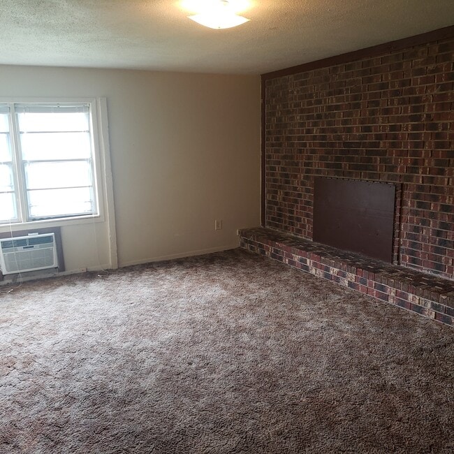 Building Photo - Courtyard Apartments