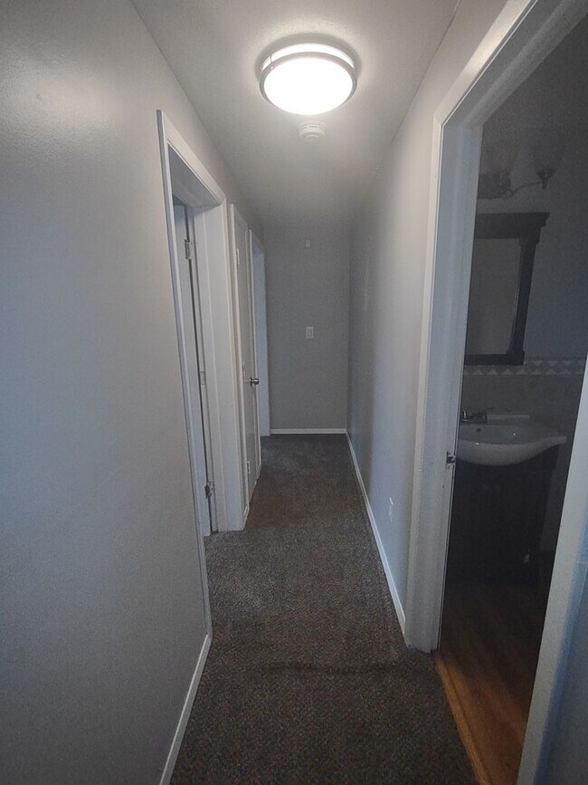 Foto del edificio - Spacious 4 Bedroom Single Family Home - No...