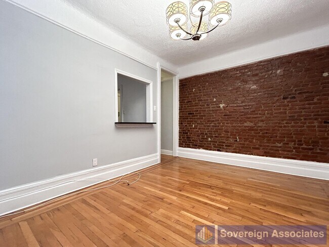 Building Photo - 54 Vermilyea Ave