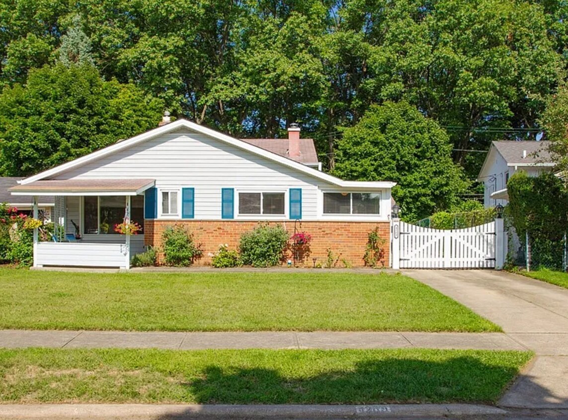 Primary Photo - Discover Your Perfect 3-Bedroom Home with ...