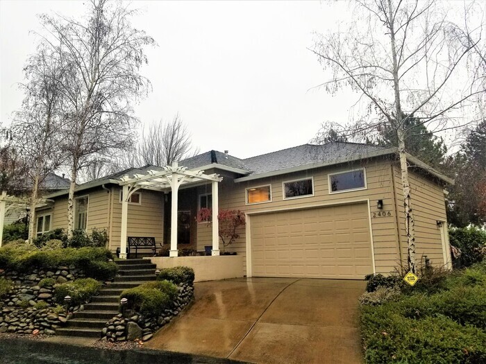 Primary Photo - 2406 Sun Oaks Dr