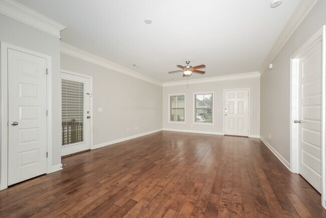 Building Photo - 2237 Dale View Dr