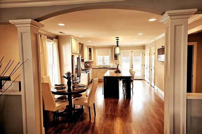 Comedor y cocina - 313 Walnut Ave