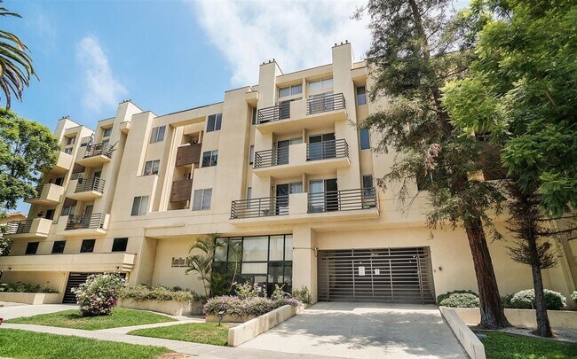 Foto del edificio - 112 N Hamilton Dr