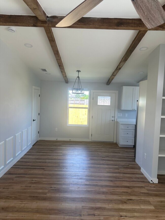 Foto del edificio - 7209 Lake Suzzanne Ln